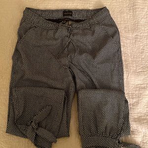 Selling a jogger from White House and black market only been used 2 times